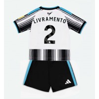 Newcastle United Tino Livramento #2 Domáci Detský futbalový dres 2026-27 Krátky Rukáv (+ trenírky)